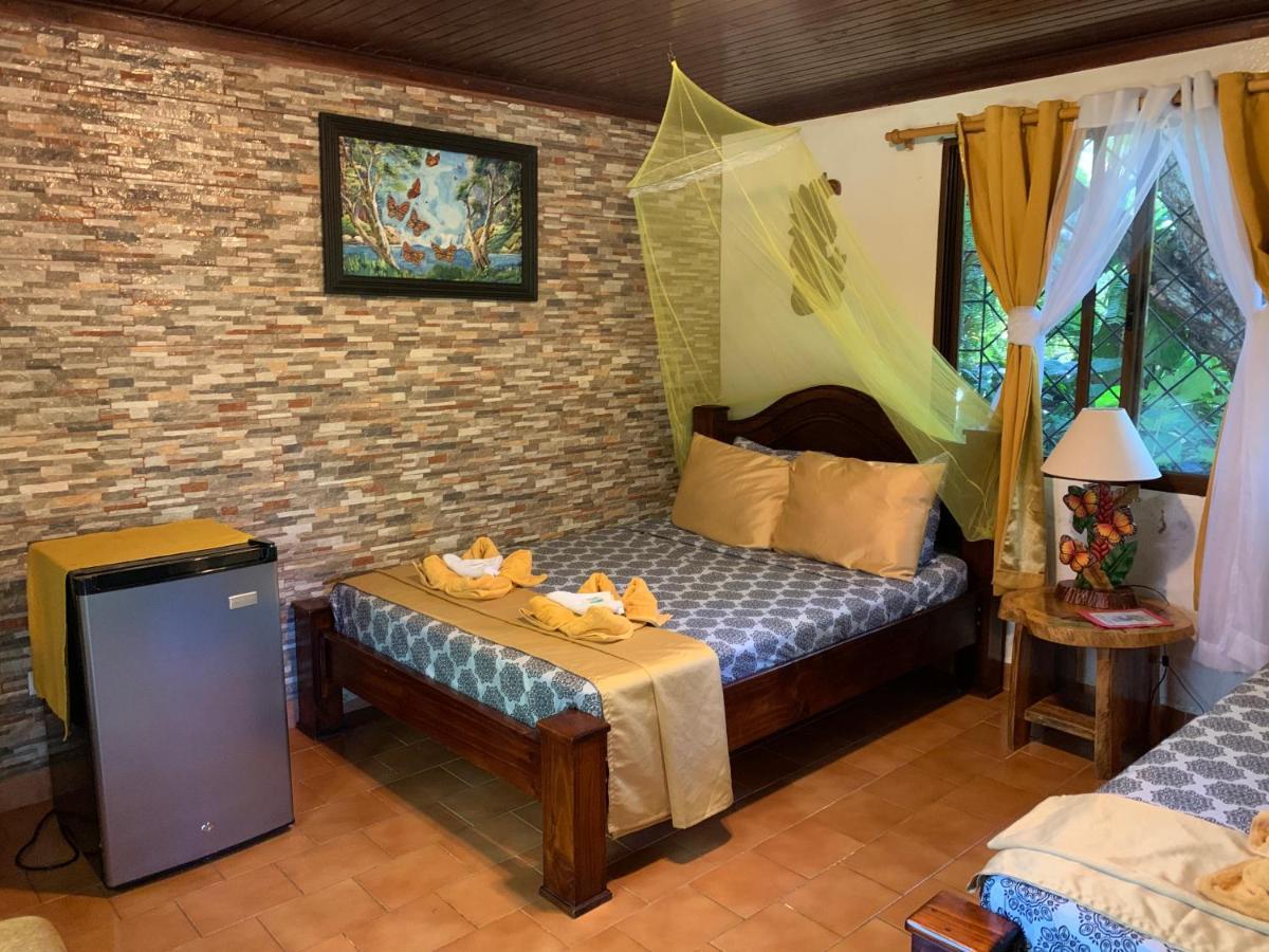 Cabinas Tito Cahuita Extérieur photo