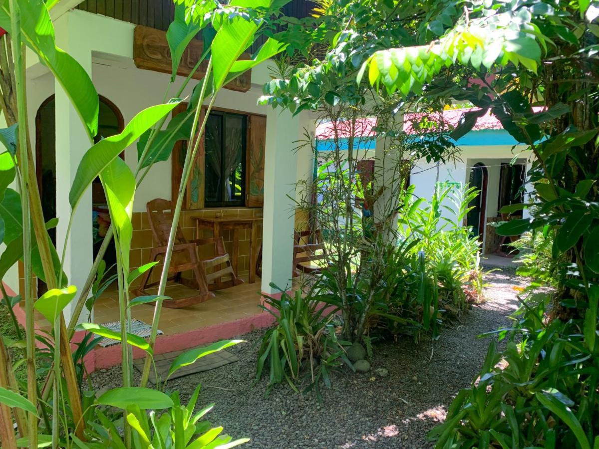 Cabinas Tito Cahuita Extérieur photo