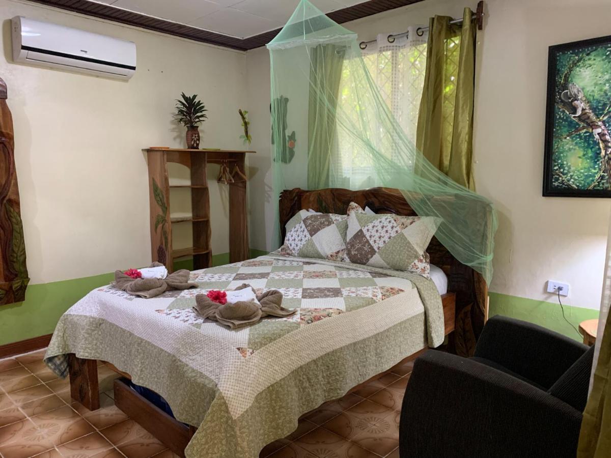 Cabinas Tito Cahuita Extérieur photo