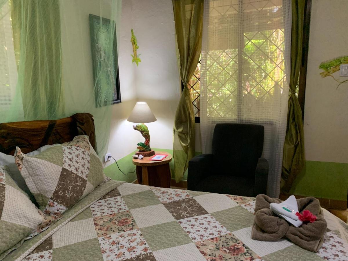 Cabinas Tito Cahuita Extérieur photo