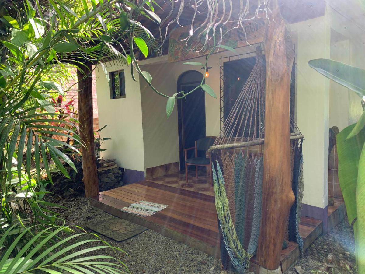 Cabinas Tito Cahuita Extérieur photo