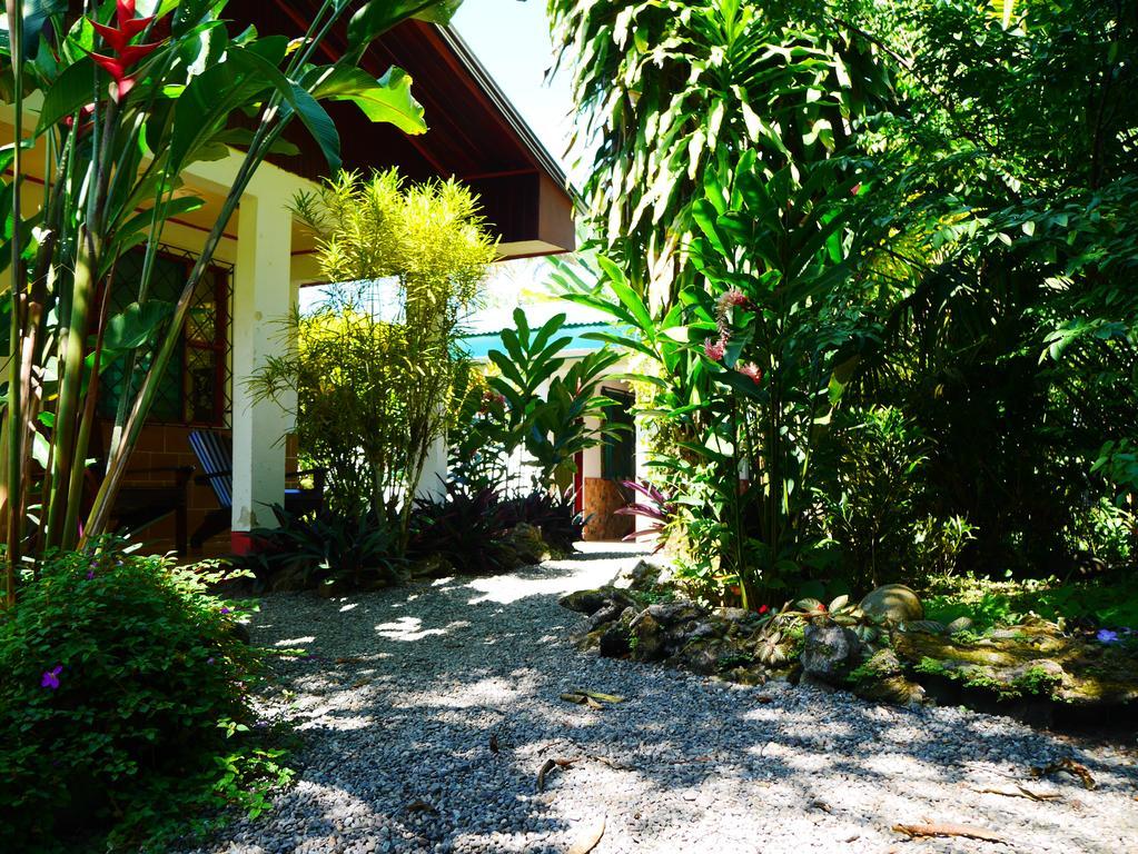 Cabinas Tito Cahuita Extérieur photo