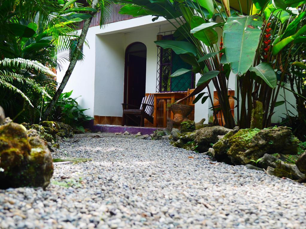 Cabinas Tito Cahuita Extérieur photo